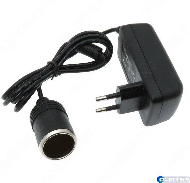 Сетевой адаптер с гнездом автоприкуривателя  ROBITON DC102