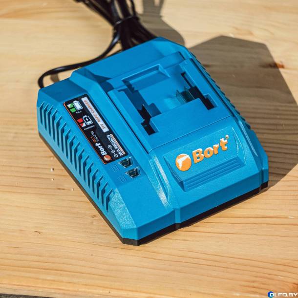 Дрель-шуруповерт Bort BAB-21U